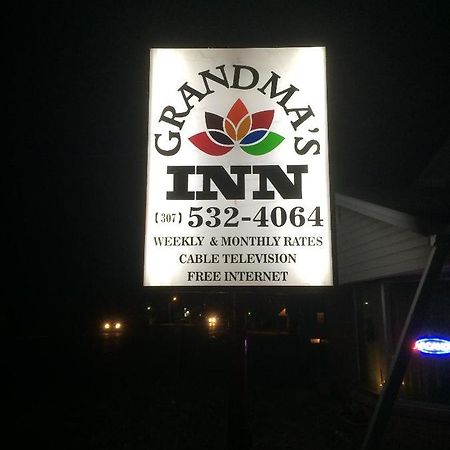 Grandmas Inn Torrington Exteriör bild